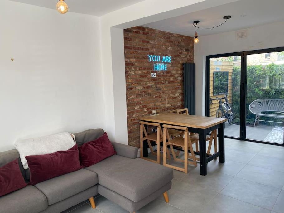 Сasa de vacaciones Charming House In The Heart Of Xar Londres